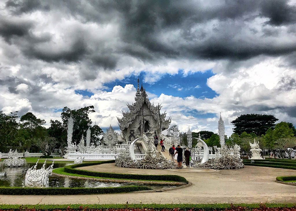 visit the White Temple - things to do in chaing Rai with kids