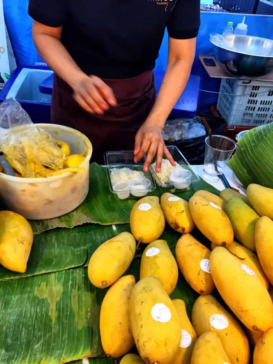 Mango sticky rice best food to try in Bangkok 