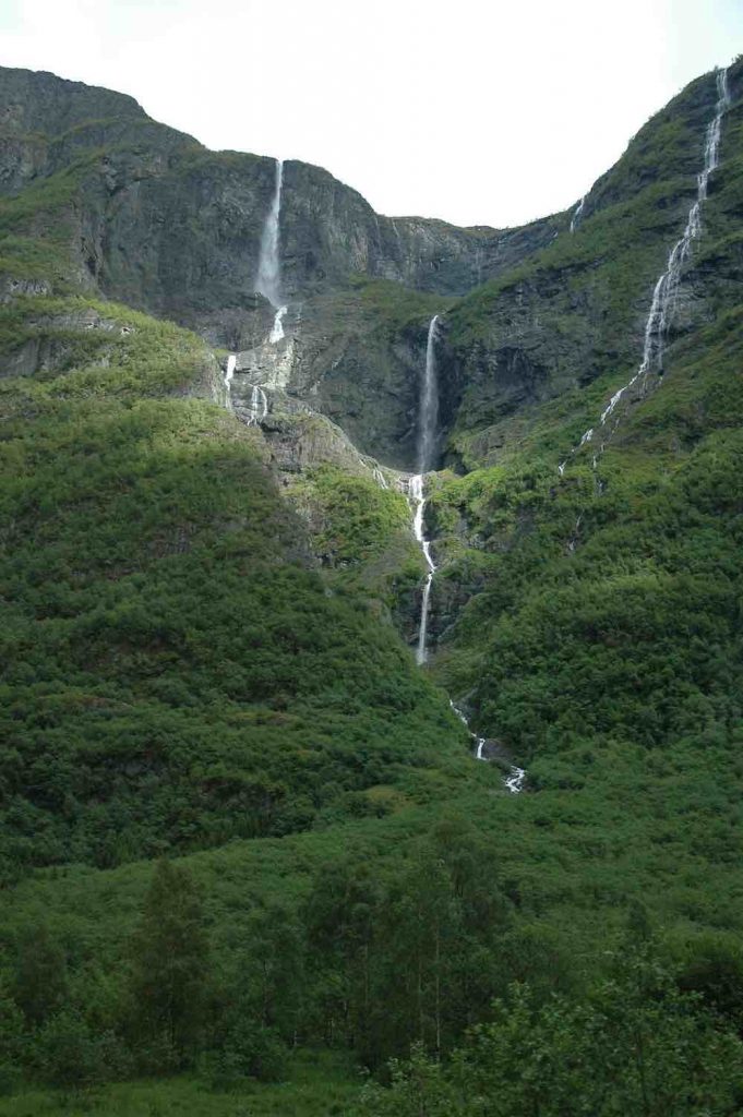 The world's highest waterfalls 11